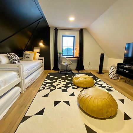 Stylish Downtown Kingsville Getaway With Putting Green, Firepit & Games Экстерьер фото
