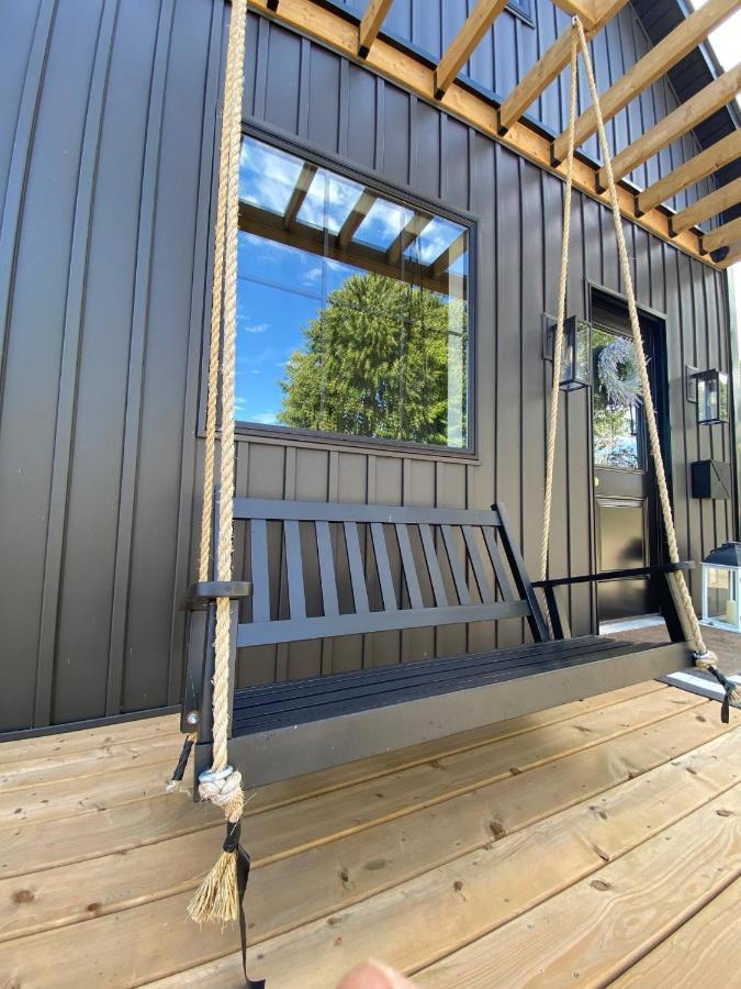 Stylish Downtown Kingsville Getaway With Putting Green, Firepit & Games Экстерьер фото