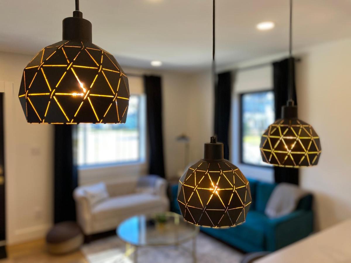 Stylish Downtown Kingsville Getaway With Putting Green, Firepit & Games Экстерьер фото