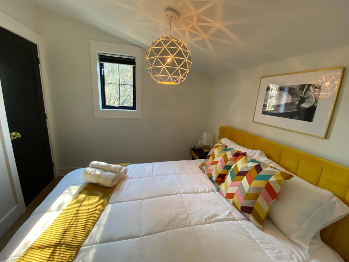 Stylish Downtown Kingsville Getaway With Putting Green, Firepit & Games Экстерьер фото