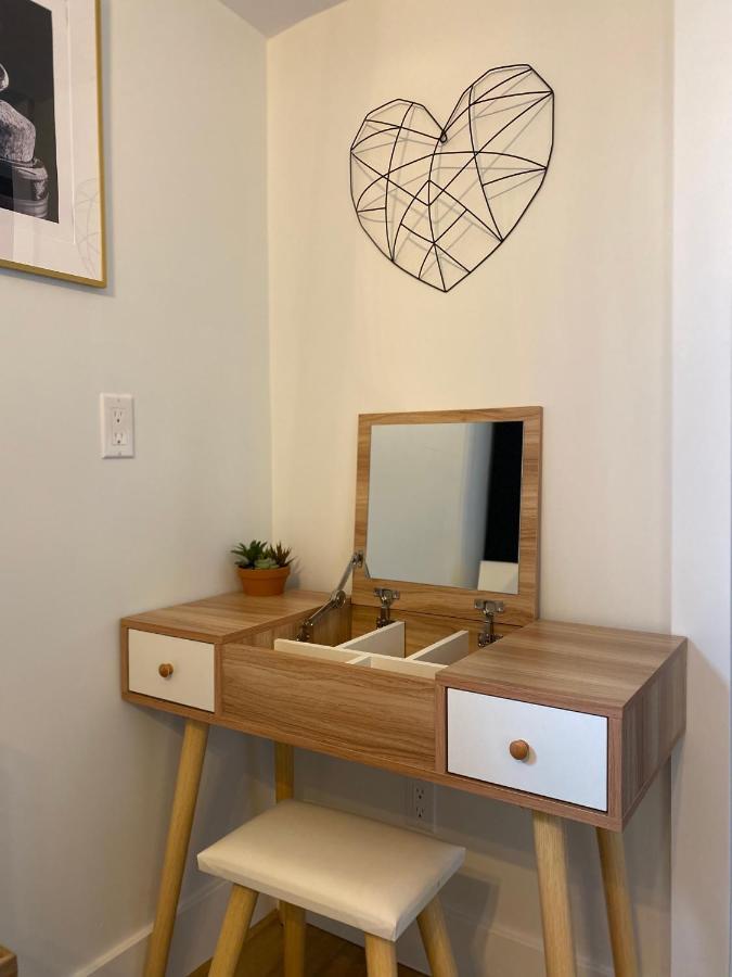 Stylish Downtown Kingsville Getaway With Putting Green, Firepit & Games Экстерьер фото