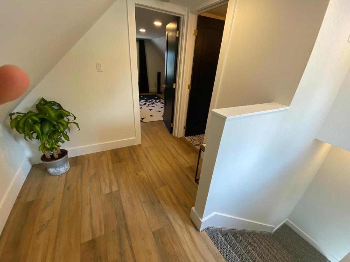Stylish Downtown Kingsville Getaway With Putting Green, Firepit & Games Экстерьер фото
