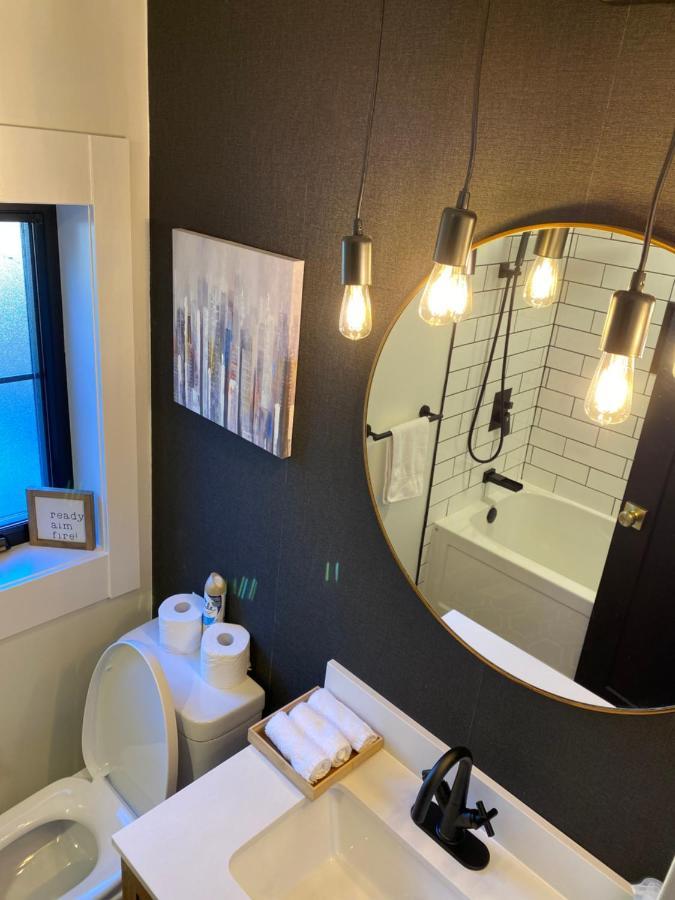 Stylish Downtown Kingsville Getaway With Putting Green, Firepit & Games Экстерьер фото