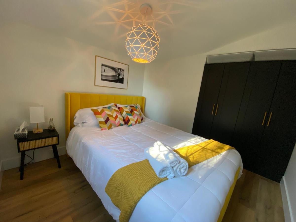 Stylish Downtown Kingsville Getaway With Putting Green, Firepit & Games Экстерьер фото