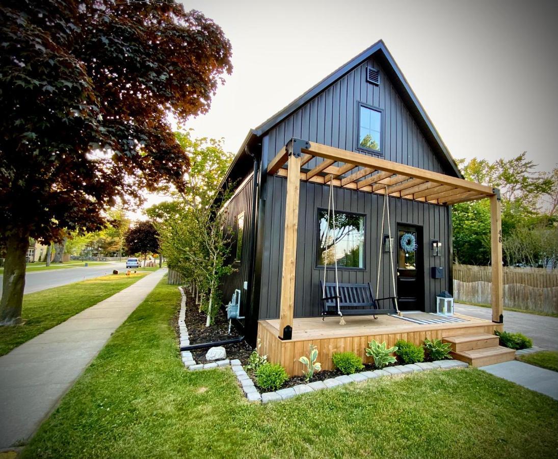 Stylish Downtown Kingsville Getaway With Putting Green, Firepit & Games Экстерьер фото