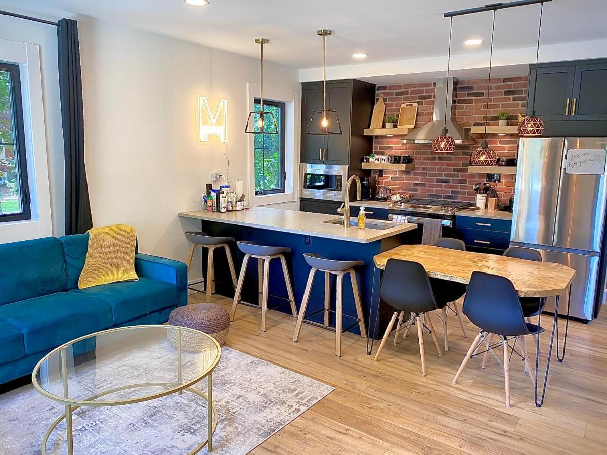 Stylish Downtown Kingsville Getaway With Putting Green, Firepit & Games Экстерьер фото