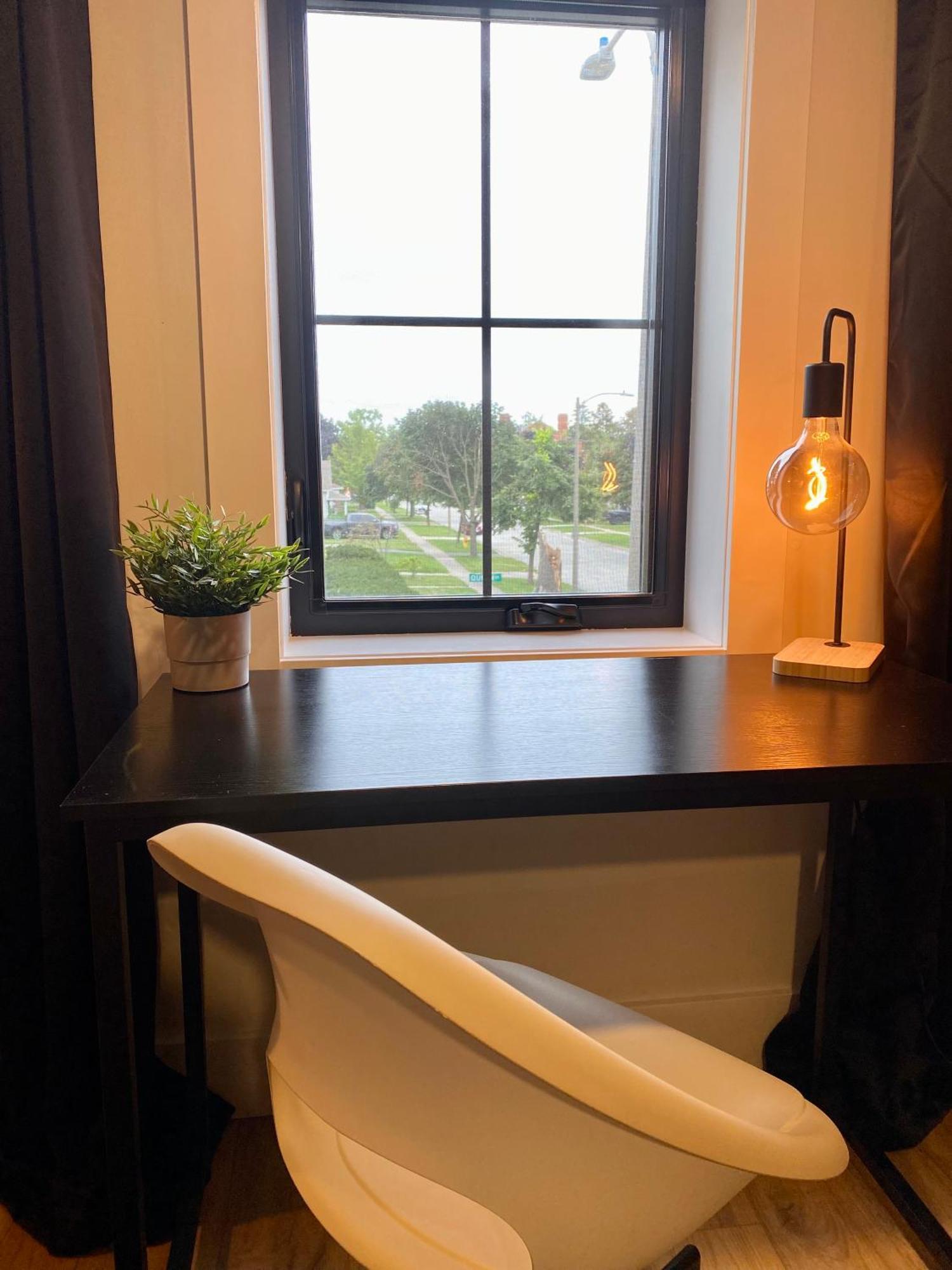 Stylish Downtown Kingsville Getaway With Putting Green, Firepit & Games Экстерьер фото