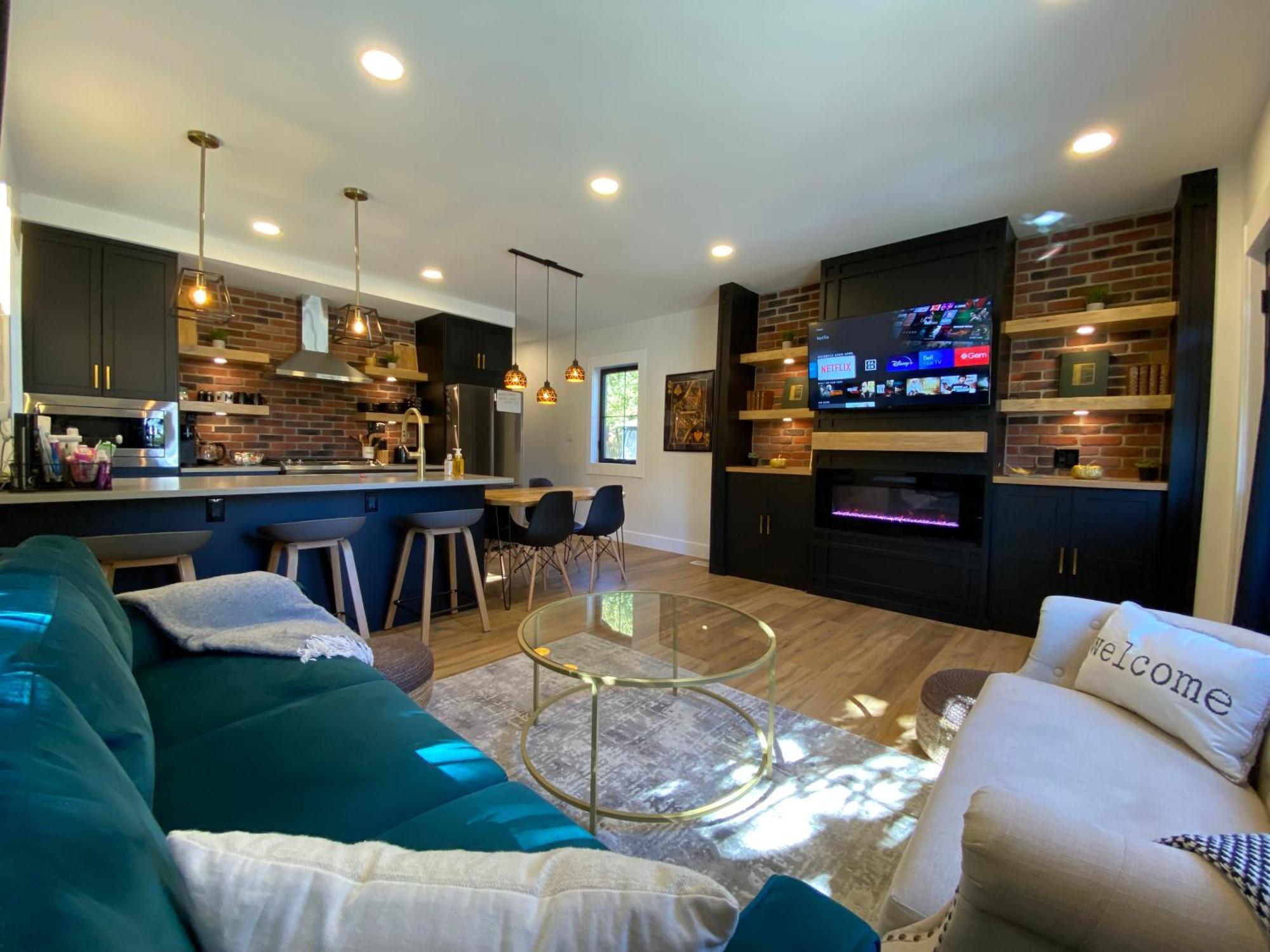 Stylish Downtown Kingsville Getaway With Putting Green, Firepit & Games Экстерьер фото